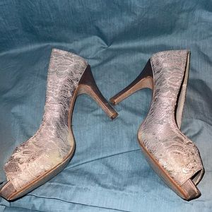 Light purple open-toes heels.